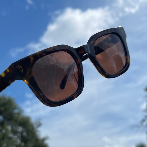 PEACE LOVE WORLD Reflective San Marino Sunglasses Black - Picture 14 of 16